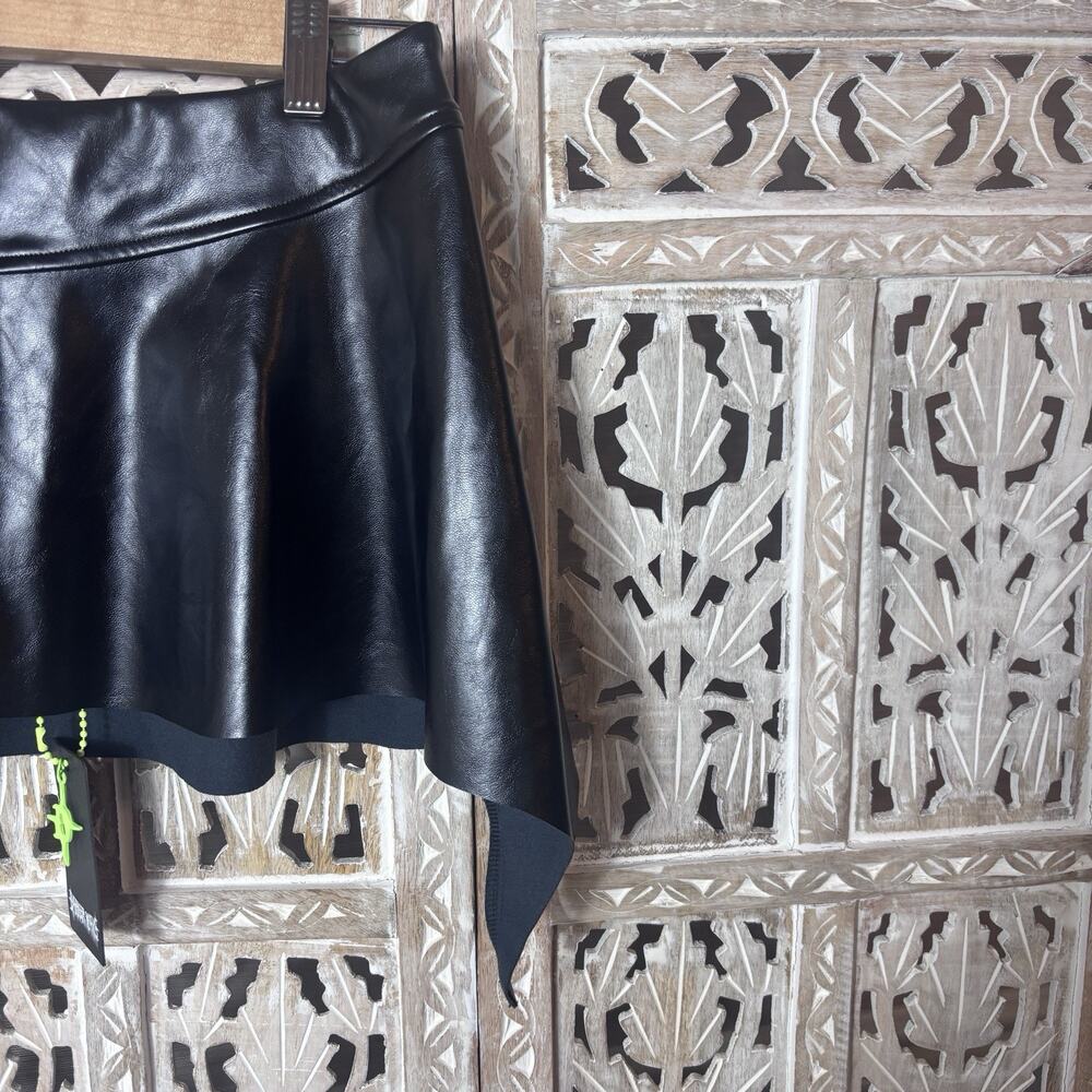 Dolls Kill EGO Vegan Leather Handkerchief Skirt Black Sz M Gothic Grunge Emo - Picture 2 of 8
